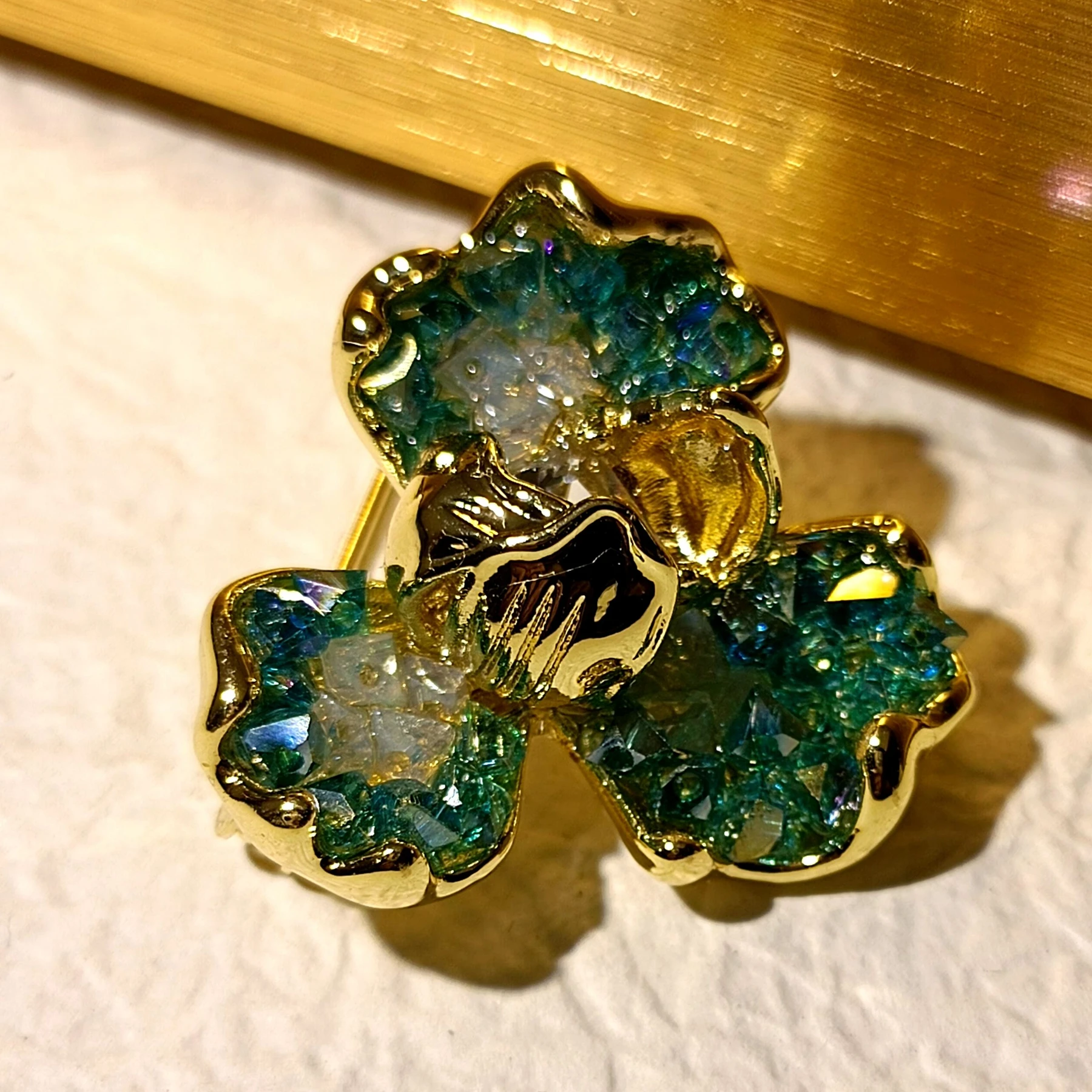 Gorgeous Blue Rock Crystal Stones 3 Petal Flower Brooch Pin