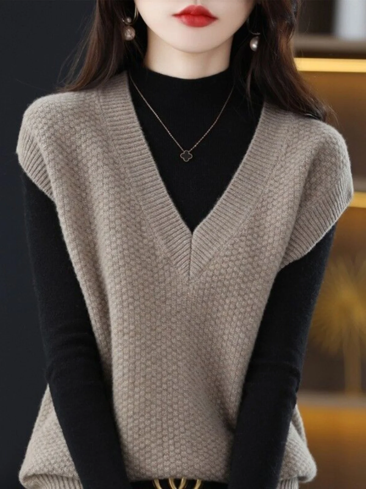 Women's Knitted Sweater Vest Early Autumn 2026 New Style Shoulder Bared Loose Outerwear Top V-Neck Warm Regular Length