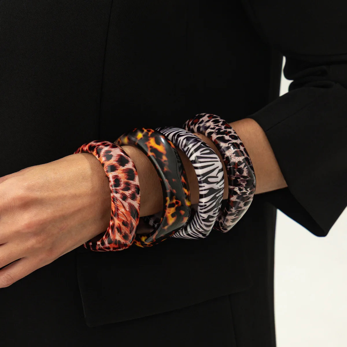 Y2K Exaggeration Chunky Cuff Bracelet for Women Modern Abstract Resin Wide Bangle Retro Aesthetic Jewelry Accessories Party Gift