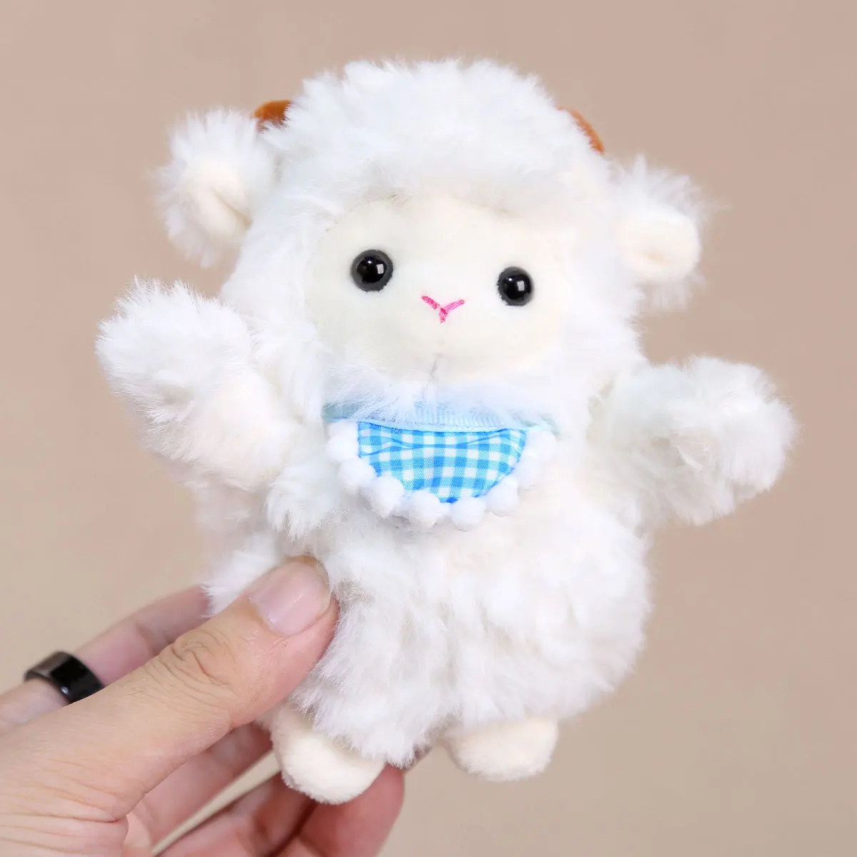 Breloczek Owieczka Bib, Urocza Mała Pluszowa Owieczka, Breloczek do Kluczy, Kreskówkowa Lalka Zwierzątko, Ozdoba do Plecaka, Breloczek, Prezent Urodzinowy