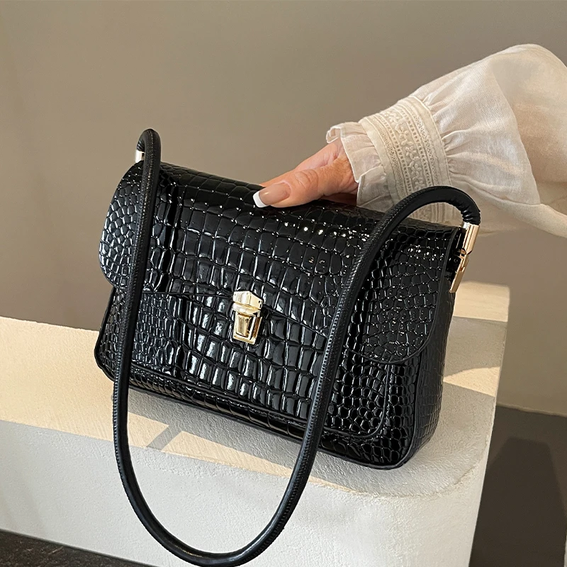 

Y2K Shoulder Bag For Women Alligator Leather Handbag And Purse 2024 Trend Lock Zipper Underarm Purse Lady Designer Clutch Bags