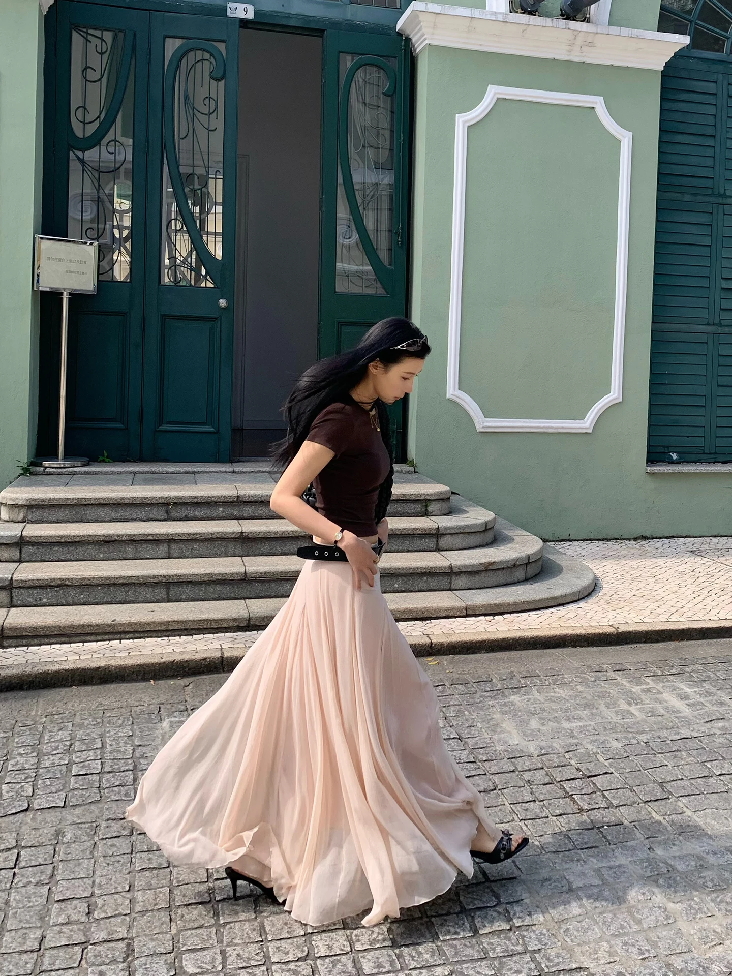 

Мягкая шифоновая юбка-миди с дизайном «Нежный бриз» и низкой талией для молодых женщин, из дышащего полиэфирного волокна, приятного для кожи.