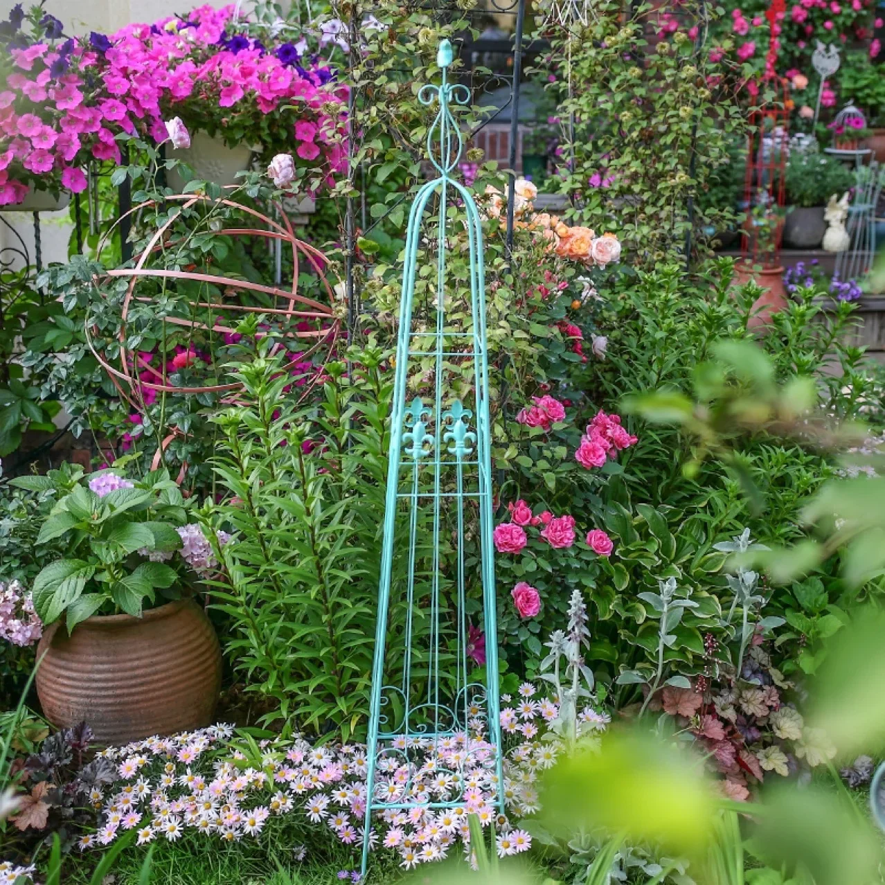 Iron art Tiffany blue wind series flower stands, large, medium and small gardens, climbing roses and clematis.