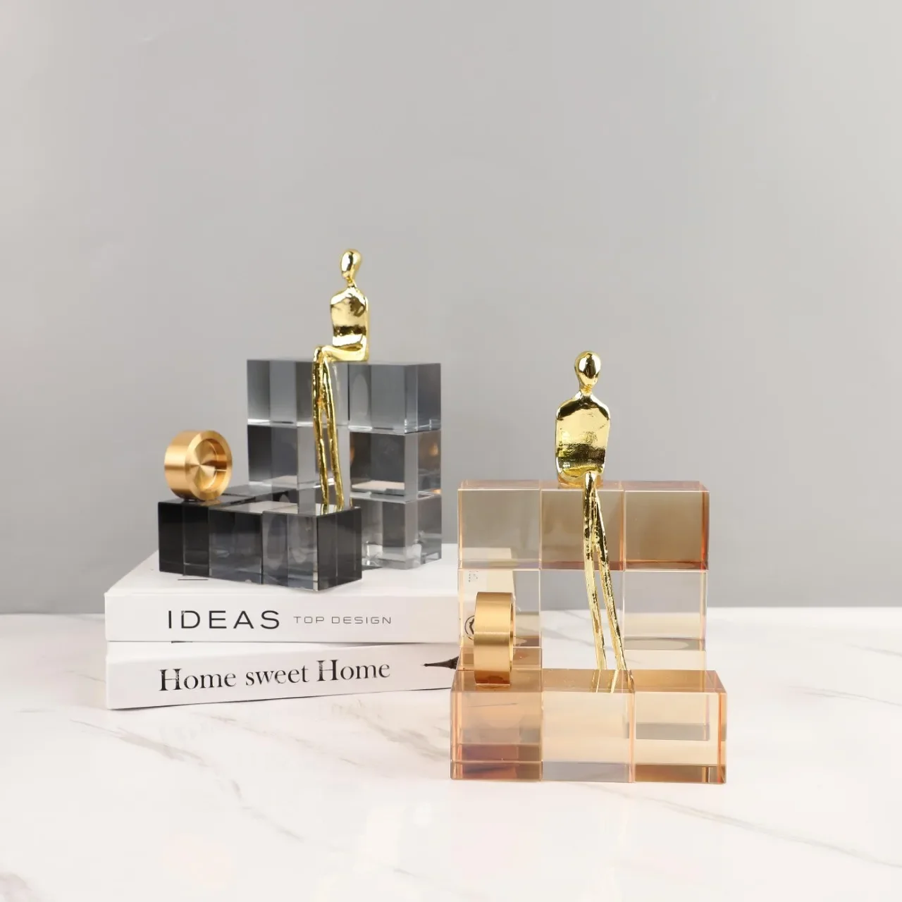 Statua in metallo di cristallo geometrico di lusso leggero europeo, ornamento artistico, soggiorno, camera da letto, ingresso, decorazione della casa dell'hotel