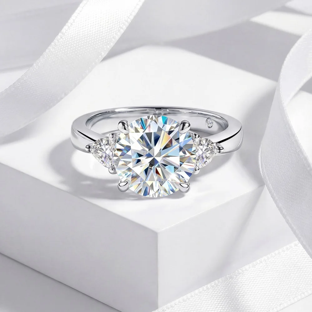 

Apaison Luxury Sparkling 4 Carat Moissanite Women's Ring - 925 Sterling Silver Wedding Engagement Anniversary Jewelry Gift