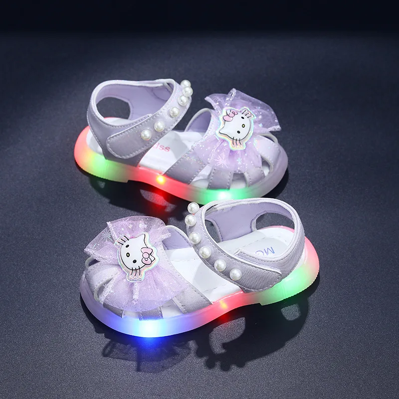 รองเท้าลำลองเด็กเล็กแบบมีไฟ LED ลายคิตตี้น่ารักสำหรับฤดูร้อน เหมาะสำหรับเด็กผู้หญิง ใส่เล่นชายหาดหรือกิจกรรมกลางแจ้ง