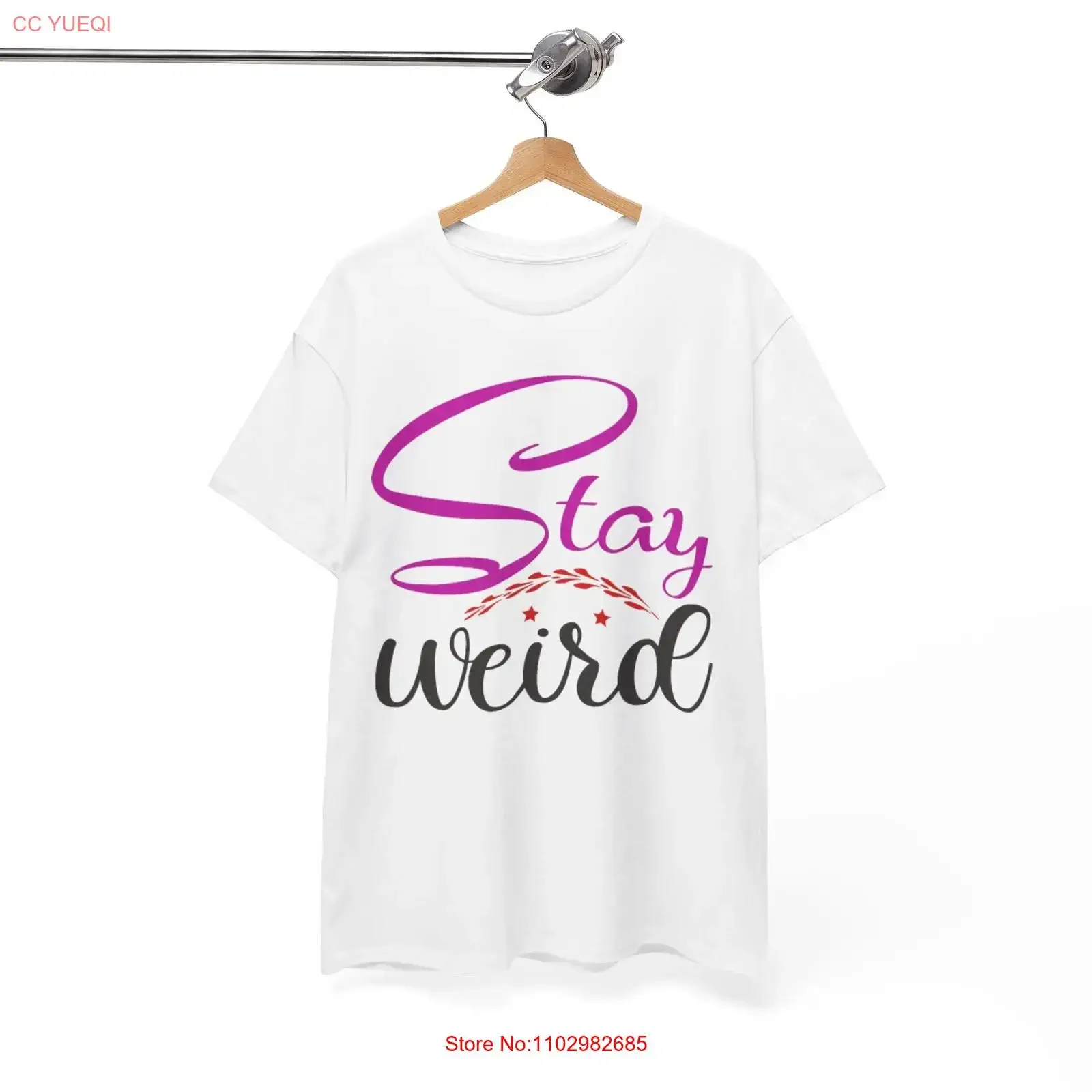 Футболка Embrace Weirdness: Винтажная, дышащая, универсальная, слегка мягкая, унисекс, с эффектом потертости, для любителей необычного и забавного стиля.