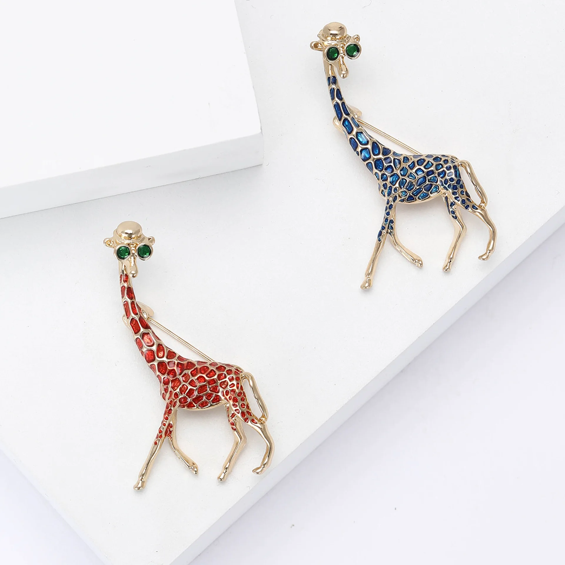 Enamel Giraffe Brooches for Women Men Trendy Metal Animal Pins Clothing Bag Accessories Personality Party Daily Jewelry Gifts