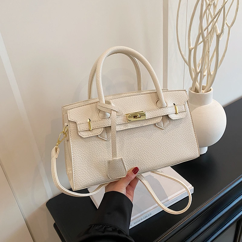 

Винтажная простая сумка-мессенджер премиум-класса для женщин с однотонным и шикарным логотипом в стиле через плечо