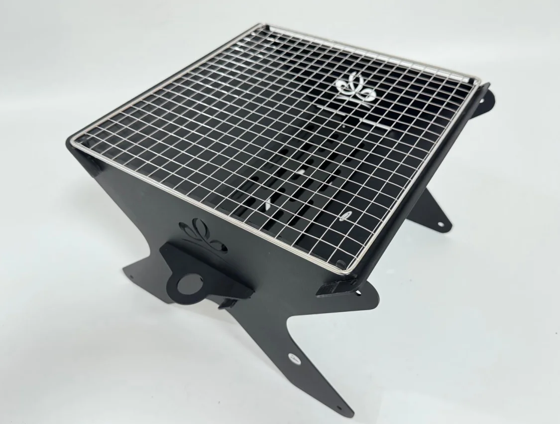 Portable Mini Charcoal Barbecue Grill. Easy to Assemble. Food-grade Barbecue Net Ideal for Camping and Barbecuing.