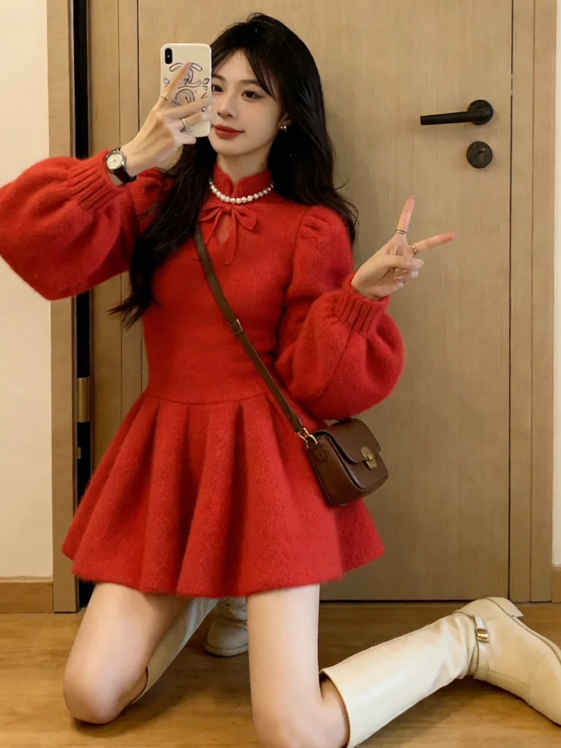 

Красное женское платье А-силуэта с узлом и длинными рукавами, модное, весна 2026, высококачественное, короткое, для повседневной носки, вязаное, с пуговицами.