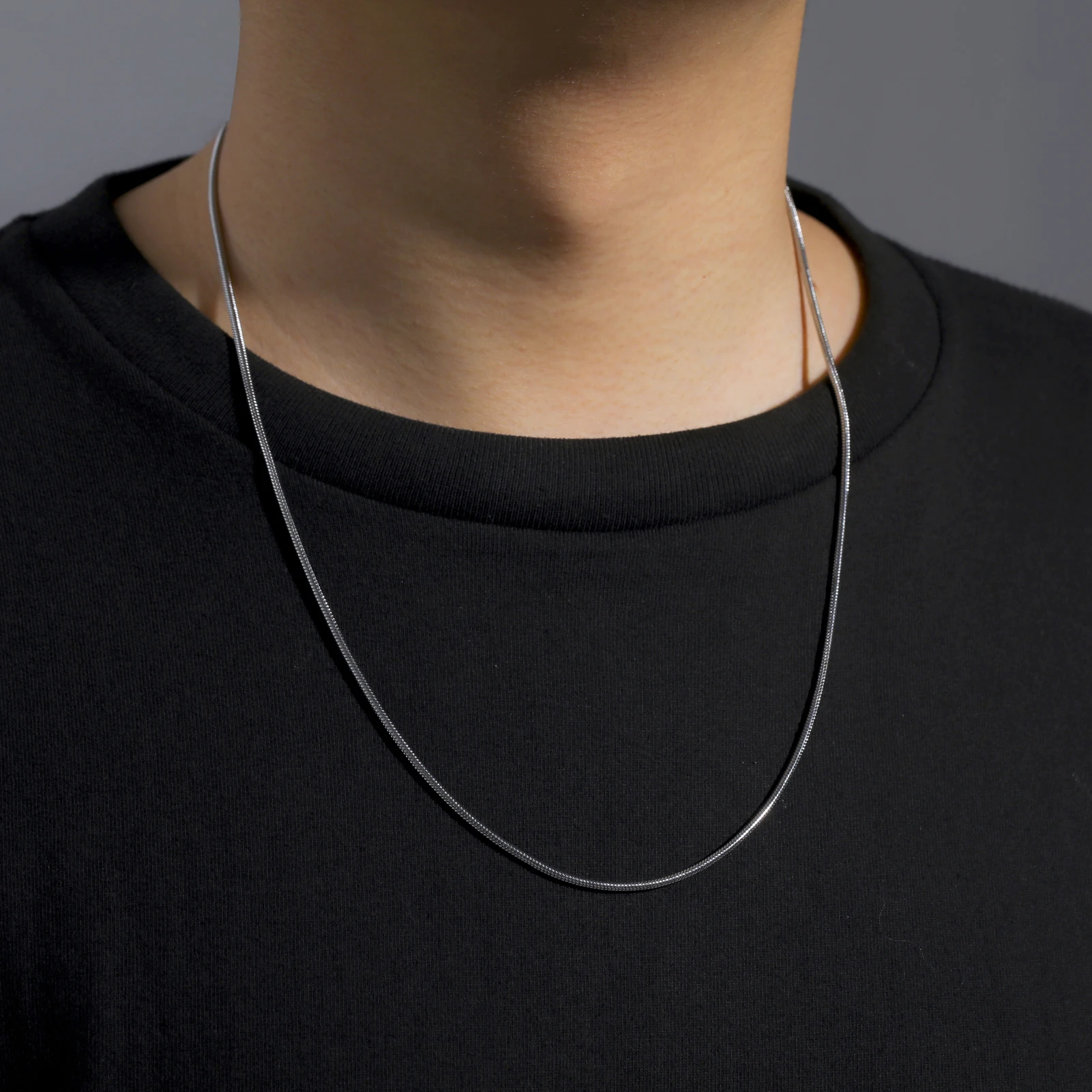 Skyrim Edelstahl Gold Farbe Runde Schlange Kette Halskette Frauen Männer Lange Hals Ketten Trendy Punk Schmuck Geschenk Großhandel – Detail 6