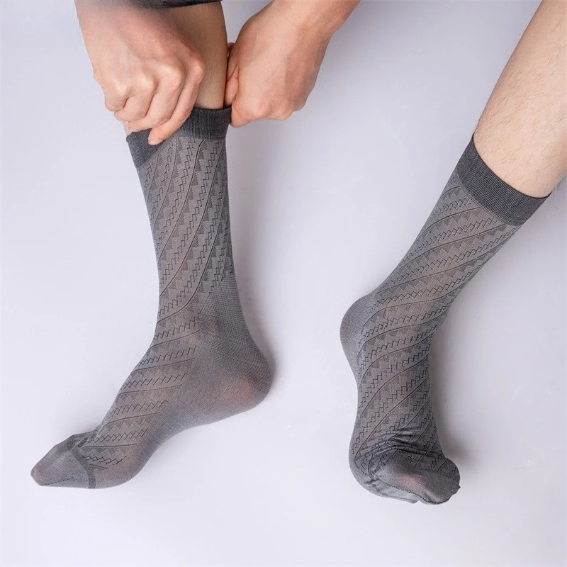 

Мужские деловые носки из мерсеризованного хлопка – это простые, универсальные и удобные для повседневной носки. Короткие носки из мерсеризованного хлопка.