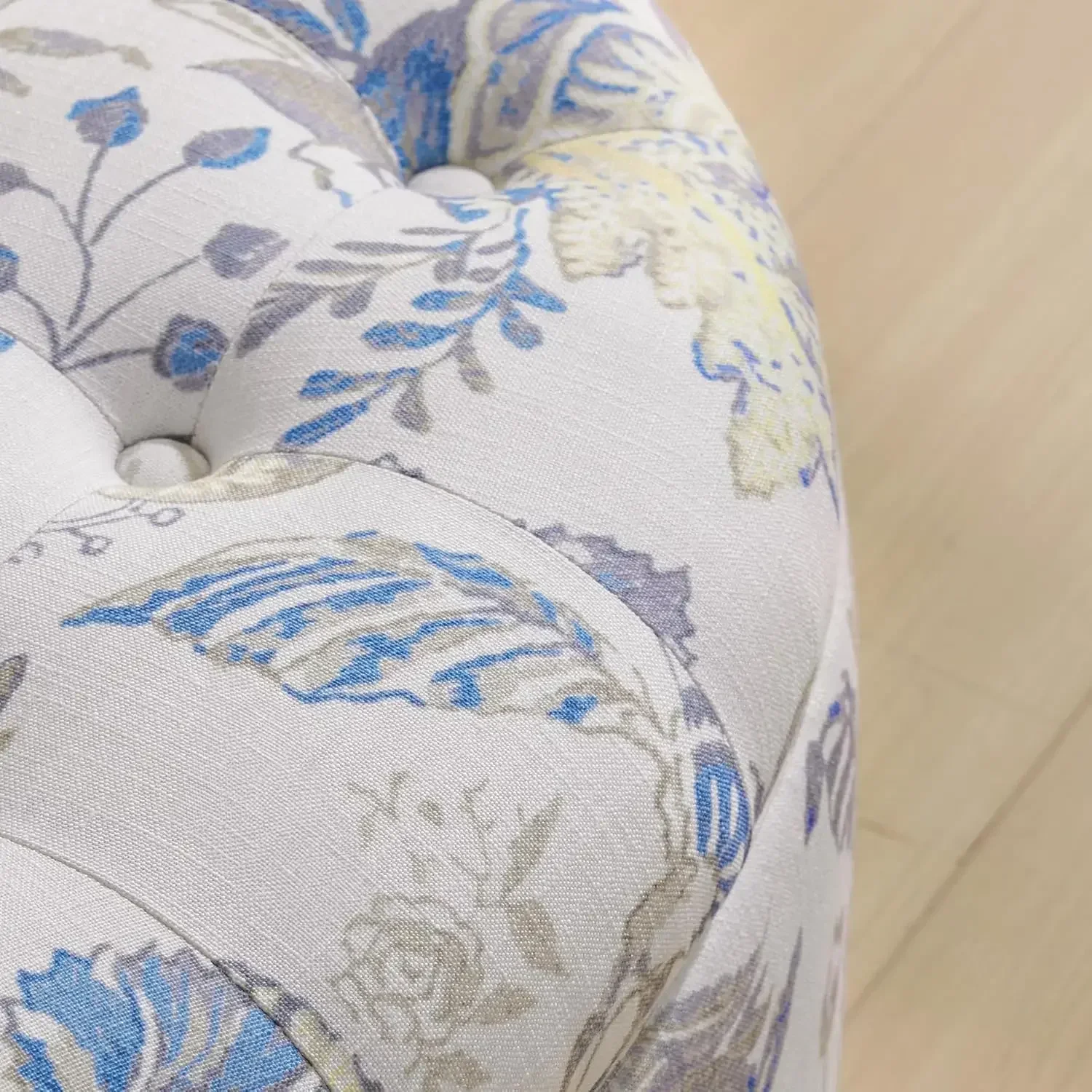 [سعر مخفض، حار بيع! ] مسند تخزين دائري مقاس 30 بوصة، طاولة قهوة معنقدة بأزرار حديثة مع سطح قابل للإزالة، منجدة