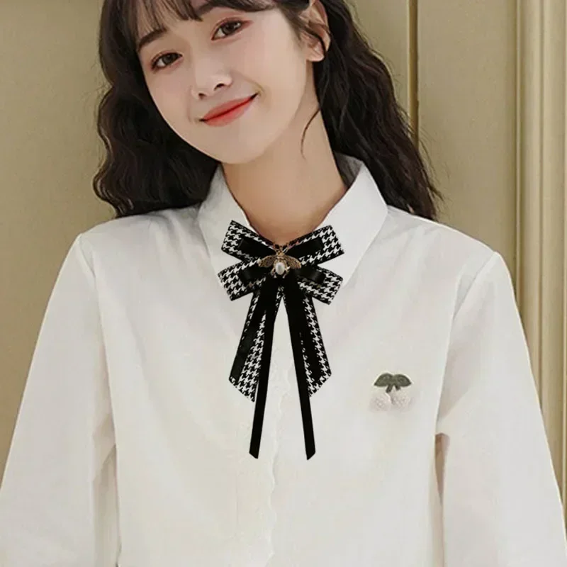 New Retro Bee Bow Tie Korean High-end College Style Pearl Rhinestone Bowtie Shirt Pin Collars Flower Accessories Gift for Women