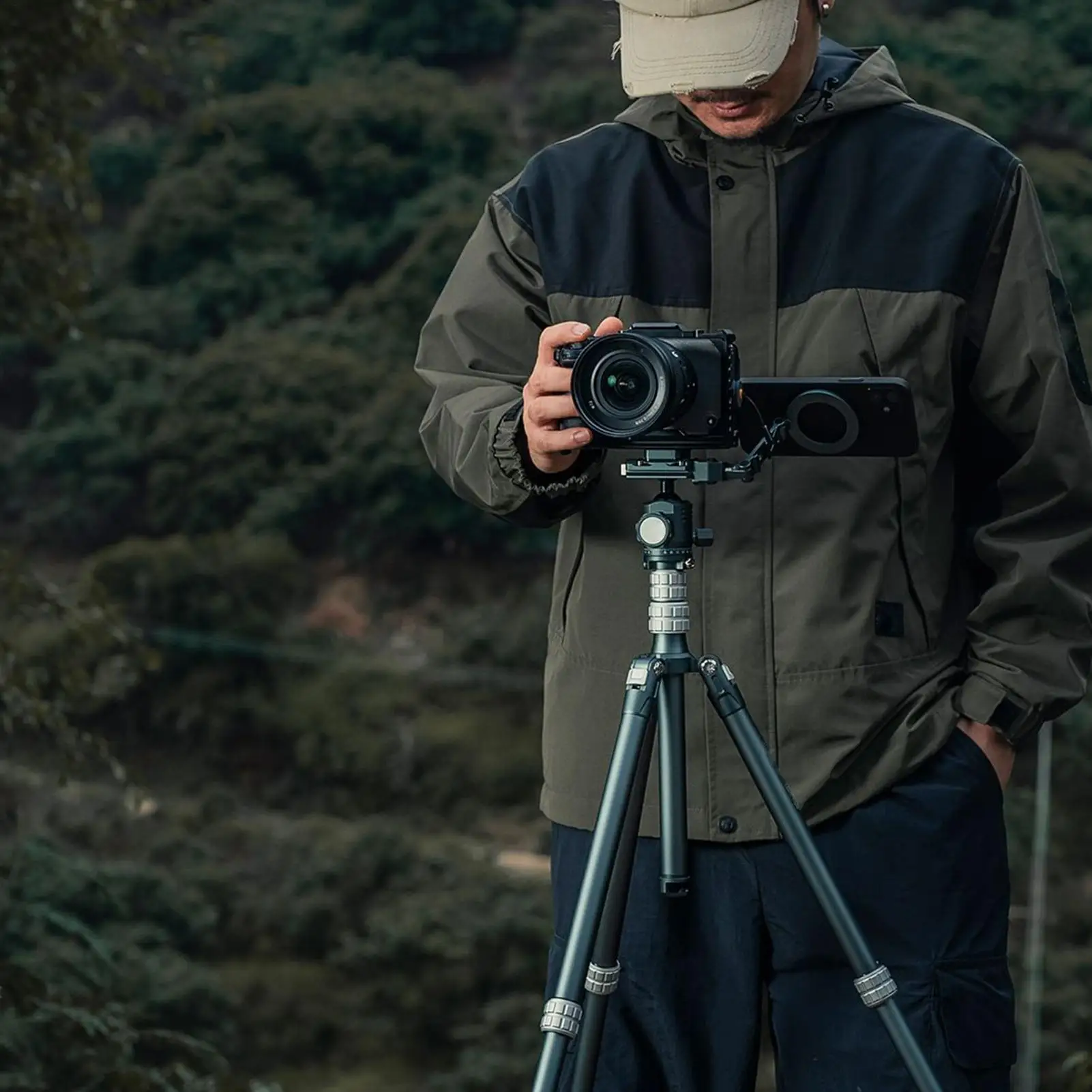 magnetic mobile phone desktop stand folding portable camera stand 360 Degree Rotation Cellphone Bracket for Outdoor Adventure