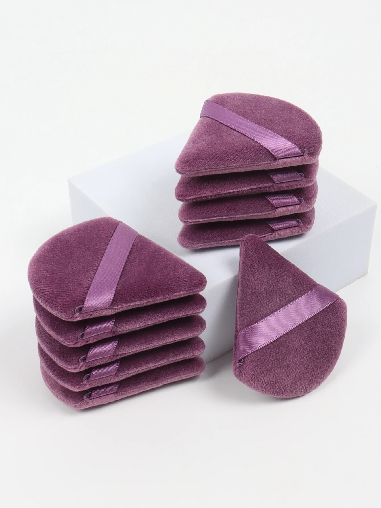 Trójkątny puder w pudrze, 20-40 sztuk, służy do nakładania pudru sypkiego i delikatnie dociskania go na twarz, aby uzyskać efekt utrwalenia makijażu.