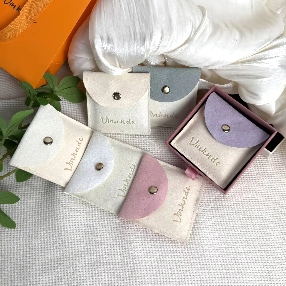 

100 шт., бархатная сумка для ювелирных изделий из микрофибры, 6x6 см, серьги-гвоздики на пуговицах, жемчужные упаковочные сумки, ожерелье, брелок для хранения на заказ