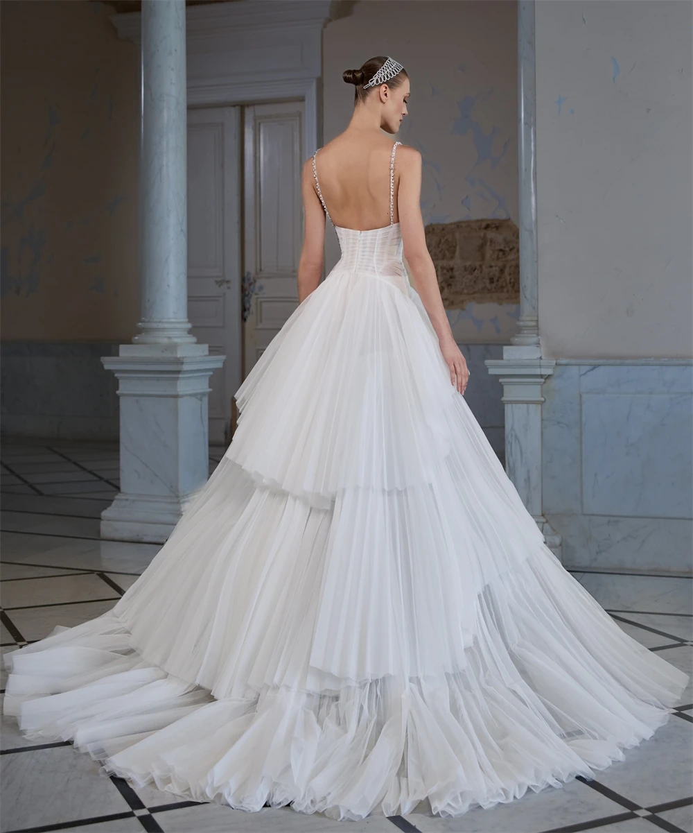 فستان حفلة موسيقية فاخر من التول الأبيض مخصص رائع بدون حمالات بدون أكمام فستان سهرة ناعم ذيل محكمة فساتين مناسبة خاصة