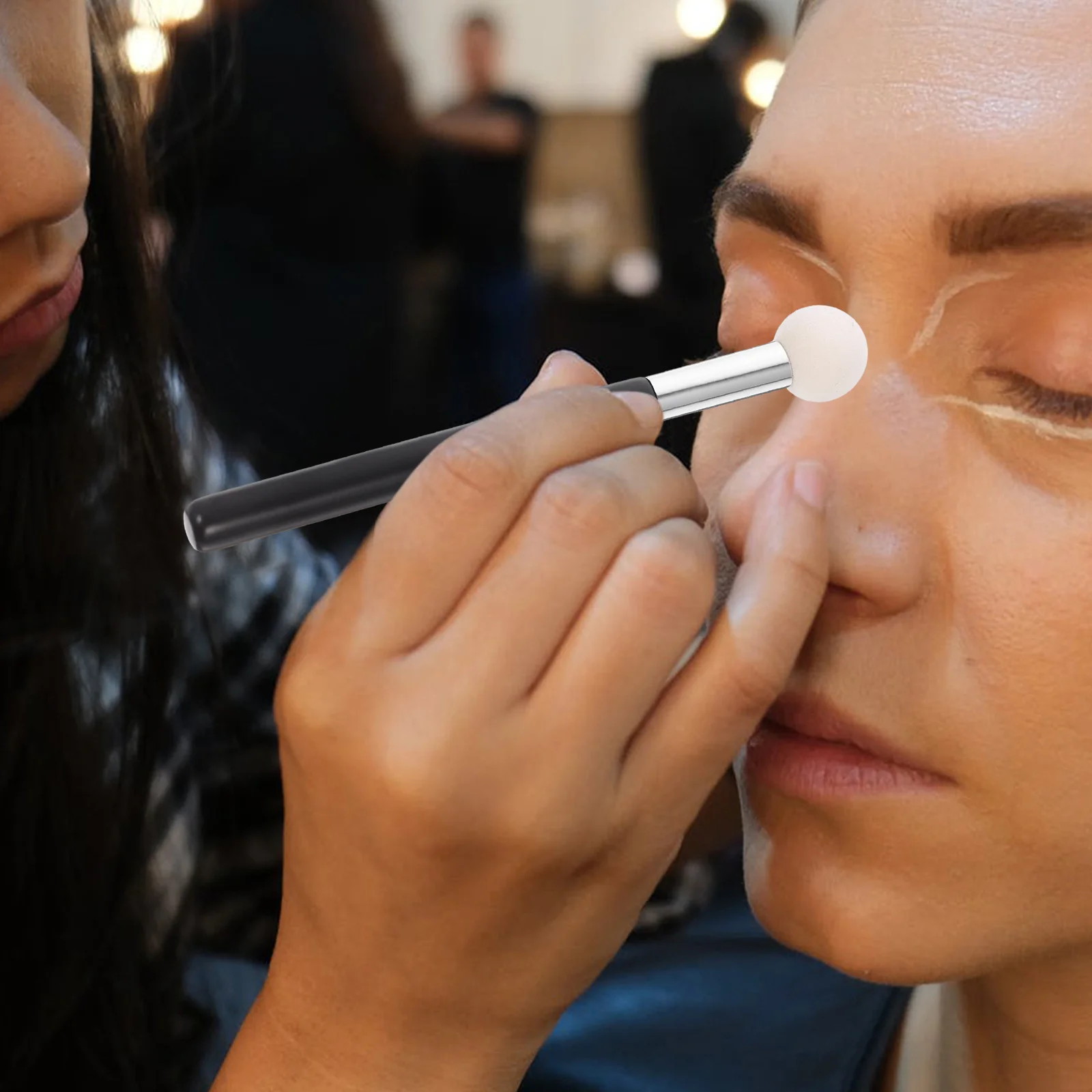 6 szt. Pędzli do korektora z okrągłą główką, małe, łatwe do przenoszenia narzędzia do makijażu, pędzel do korektora pod oczy, pędzel do podkładu z gąbką.