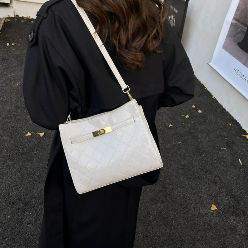 

Модная дизайнерская женская сумка-мессенджер из натуральной кожи, классический элегантный стиль, винтажная повседневная женская сумка для ежедневного использования.