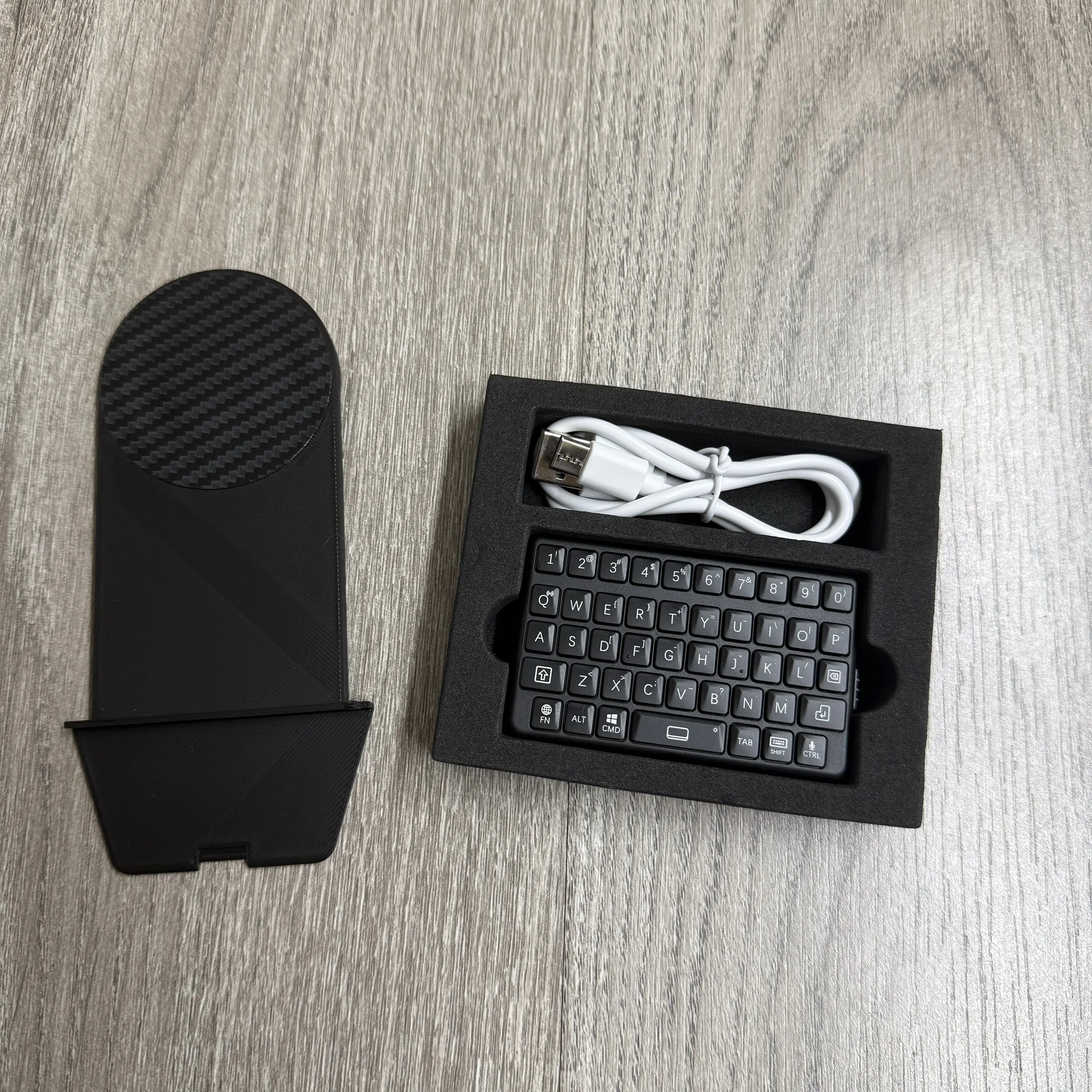 MagSafe Magnetic Mini Keyboard Bluetooth Mobile Phone Keyboard Customized for IPhone 12-17 BlackBerry 3D Printing Backboard DIY view 3