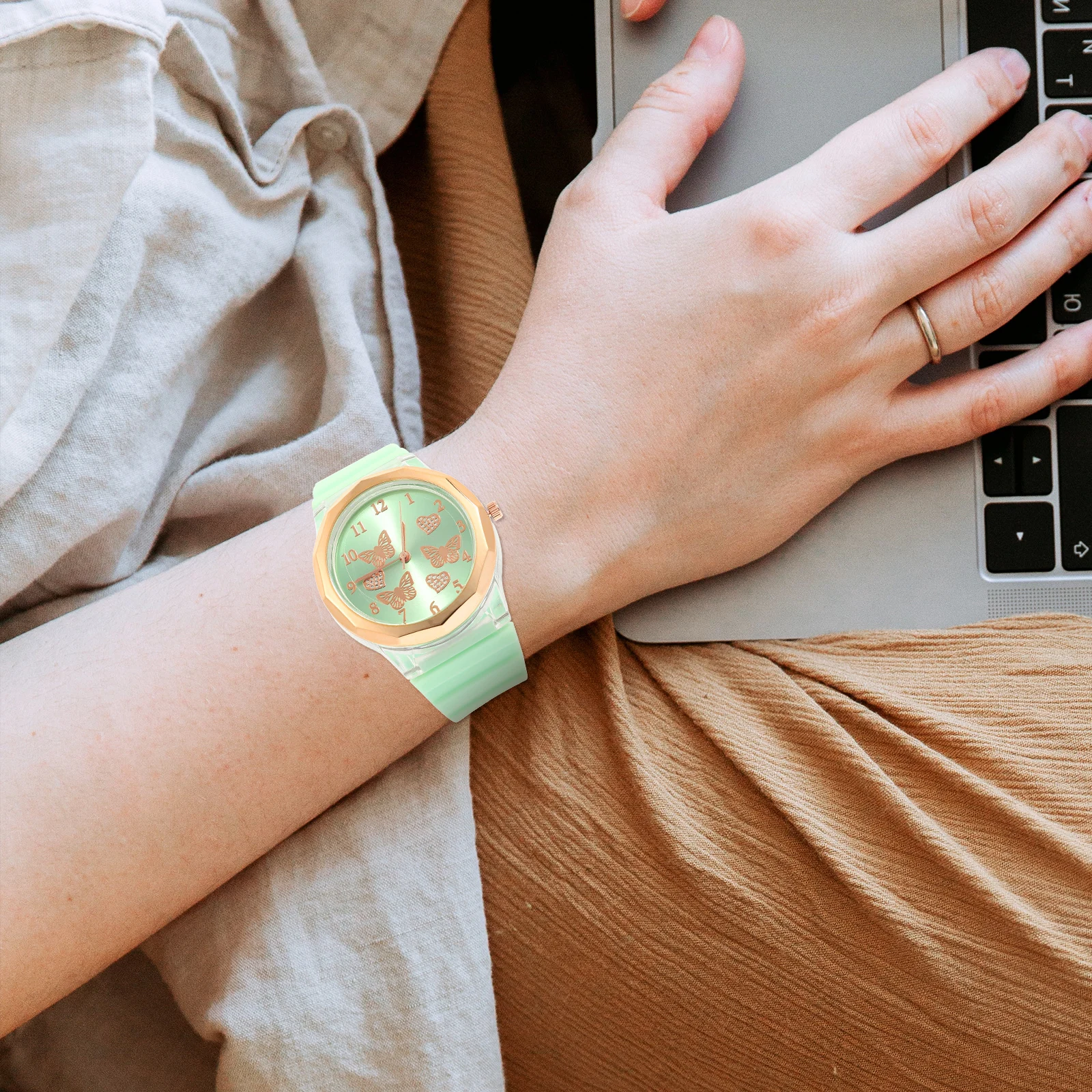 

Women Watch Fashion Lady Wristwatch Butterflies Pattern Silicone Band Comfortable Wear-Resistant Accurate Movement Long Lasting