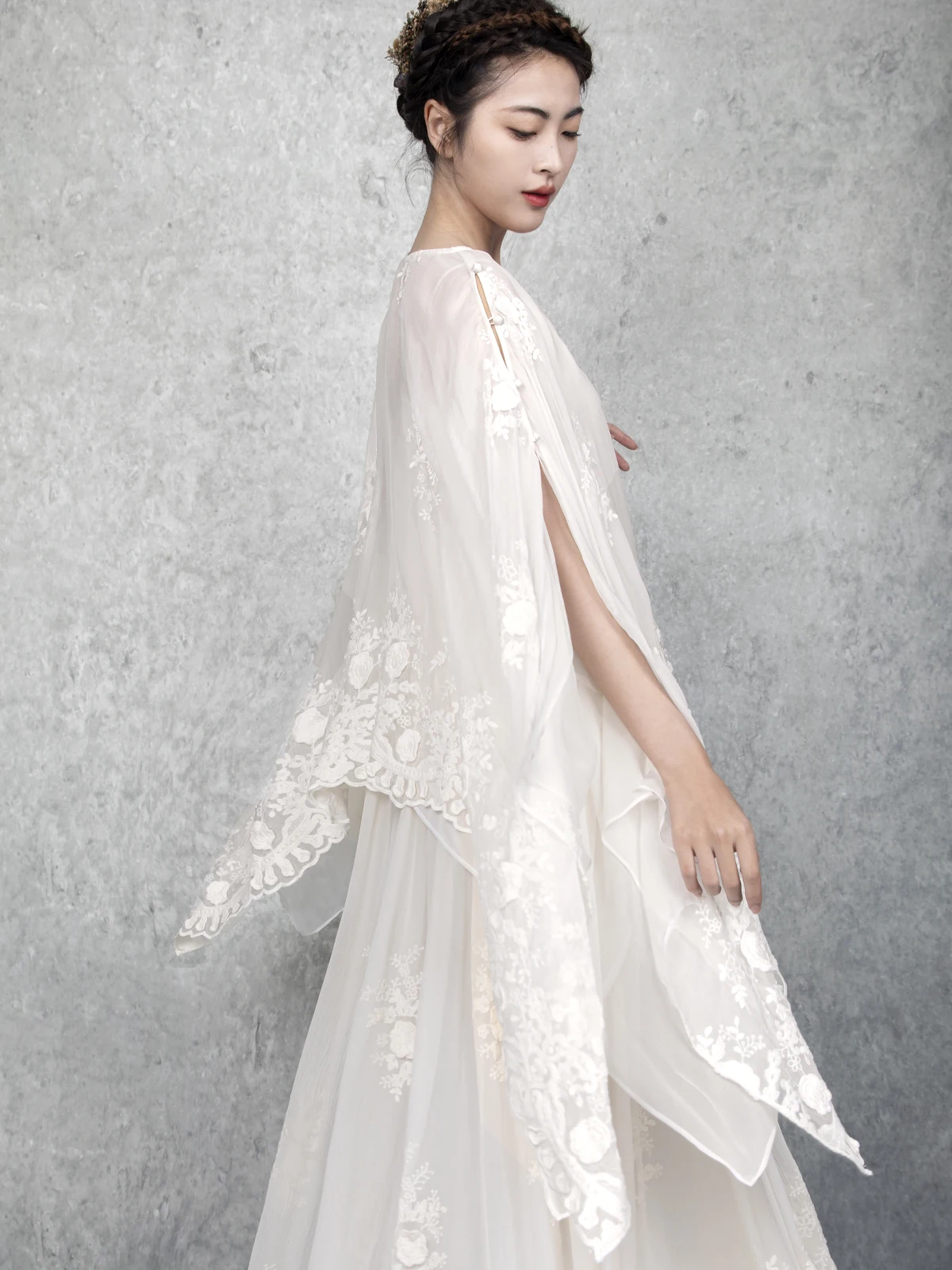 

Pure Color Silk irt with 3D Embroidery Traditional Court Sle Heavy Work Ele Thin awl Top Women's Faion Summer