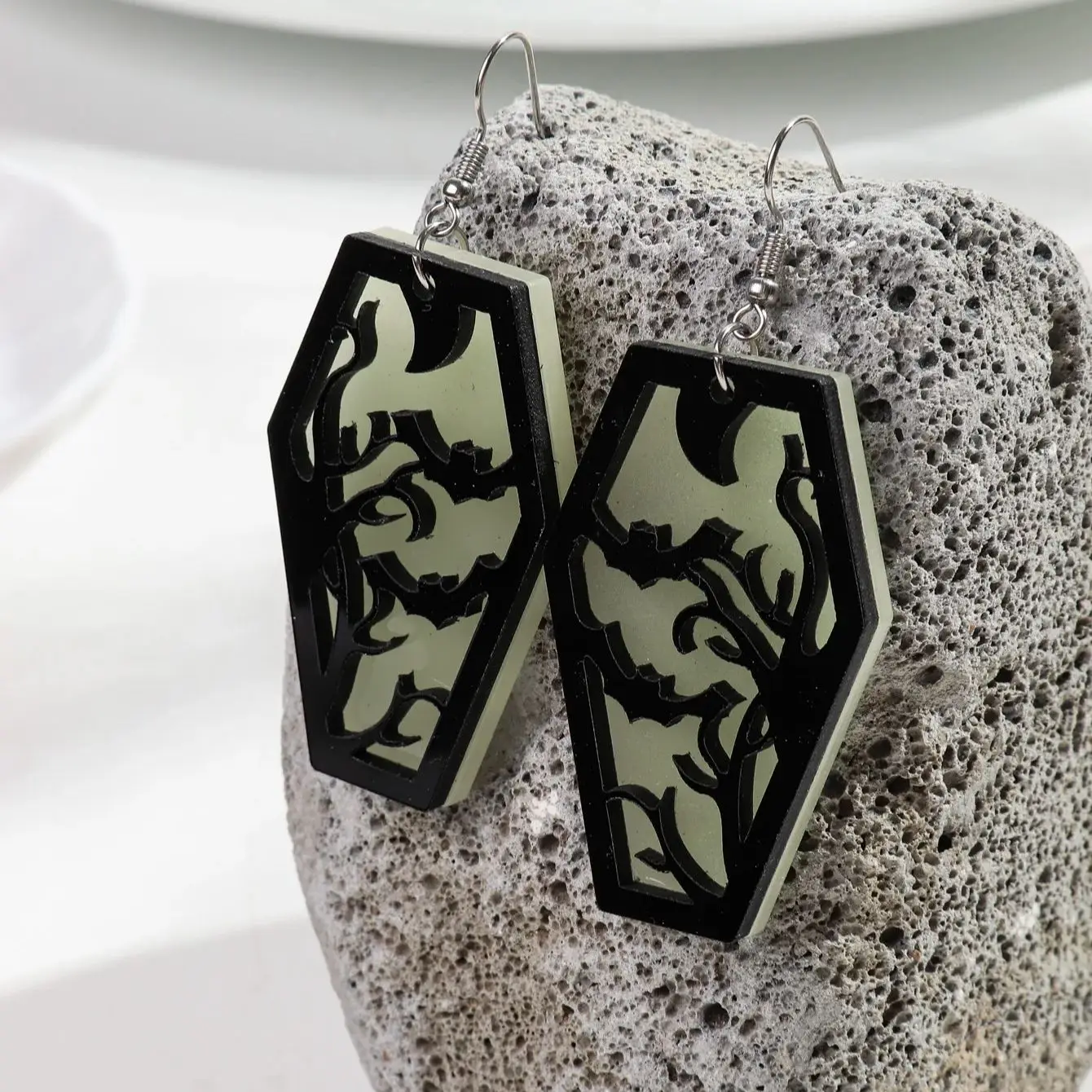 Halloween Acrylic Lumious Castle Vampire Bat Drop Earring for Women low in the Dark PumpkiSkull Big Dangle Earrings 2024 Jewelry