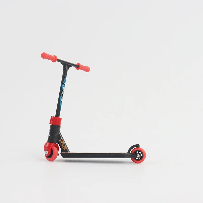 Mini scooter giocattolo giocattoli divertenti esercizio abilità pratiche giocattoli per feste regalo di compleanno per bambini decorazioni per il desktop modello di skateboard