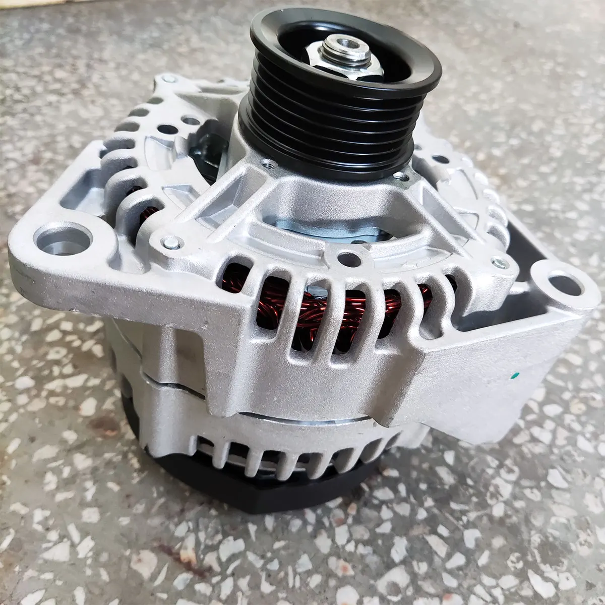 

Sinotruk Spare Parts A7 8X4 Heavy Truck VG1246090017 Truck Alternator Parts