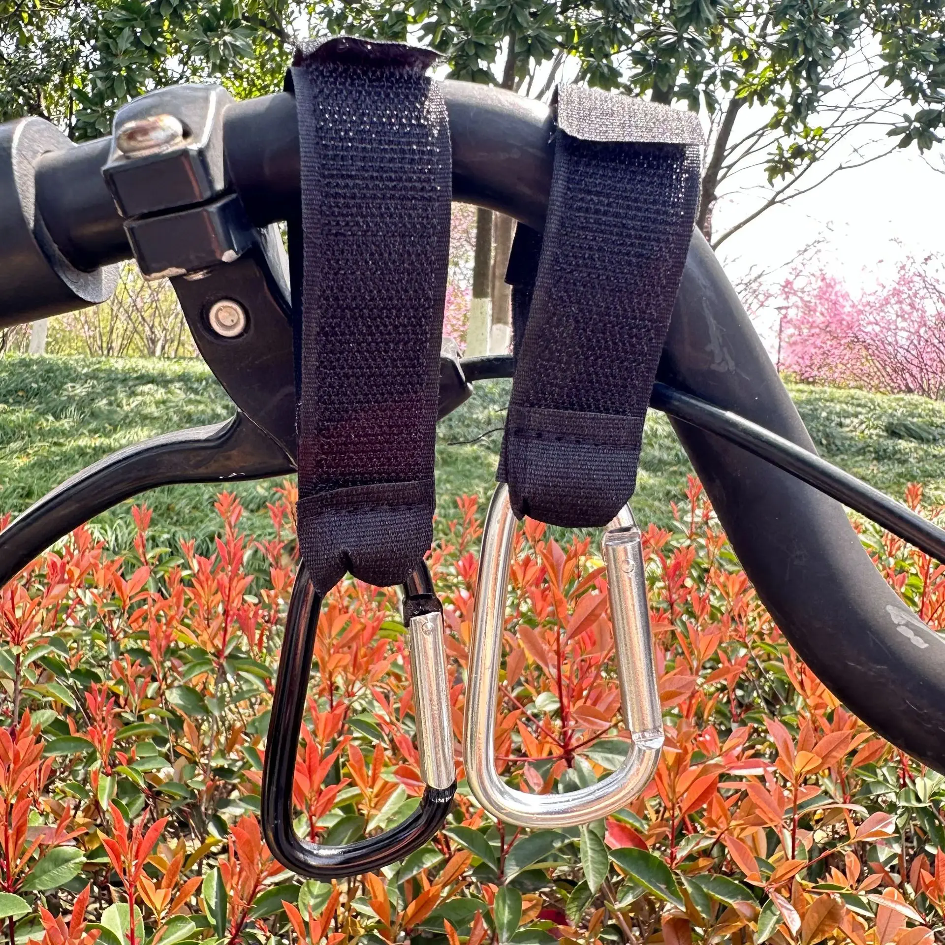 Baby carriage, item hook, sturdy and durable, suitable for hanging diapers, bottles, and other baby items