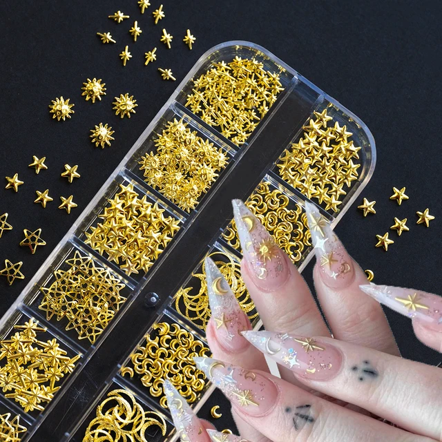 12 siatek złote metalowe nity szpilki do paznokci 3D gwiazda wzór księżyca zawieszki do paznokci dżetów części do Manicure akcesoria paznokcie artystyczne dekoracje