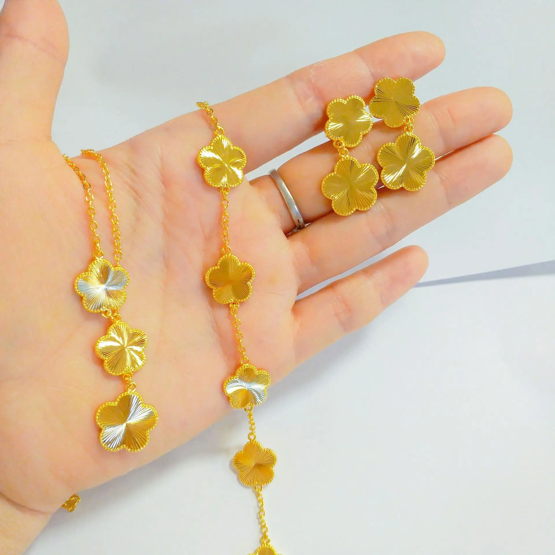 Brass Gilded New Shiny Glossy Metal Jewelry Set Plant Five Leaf Flower Bracelet/Necklace/Earrings Clover Women's Gift