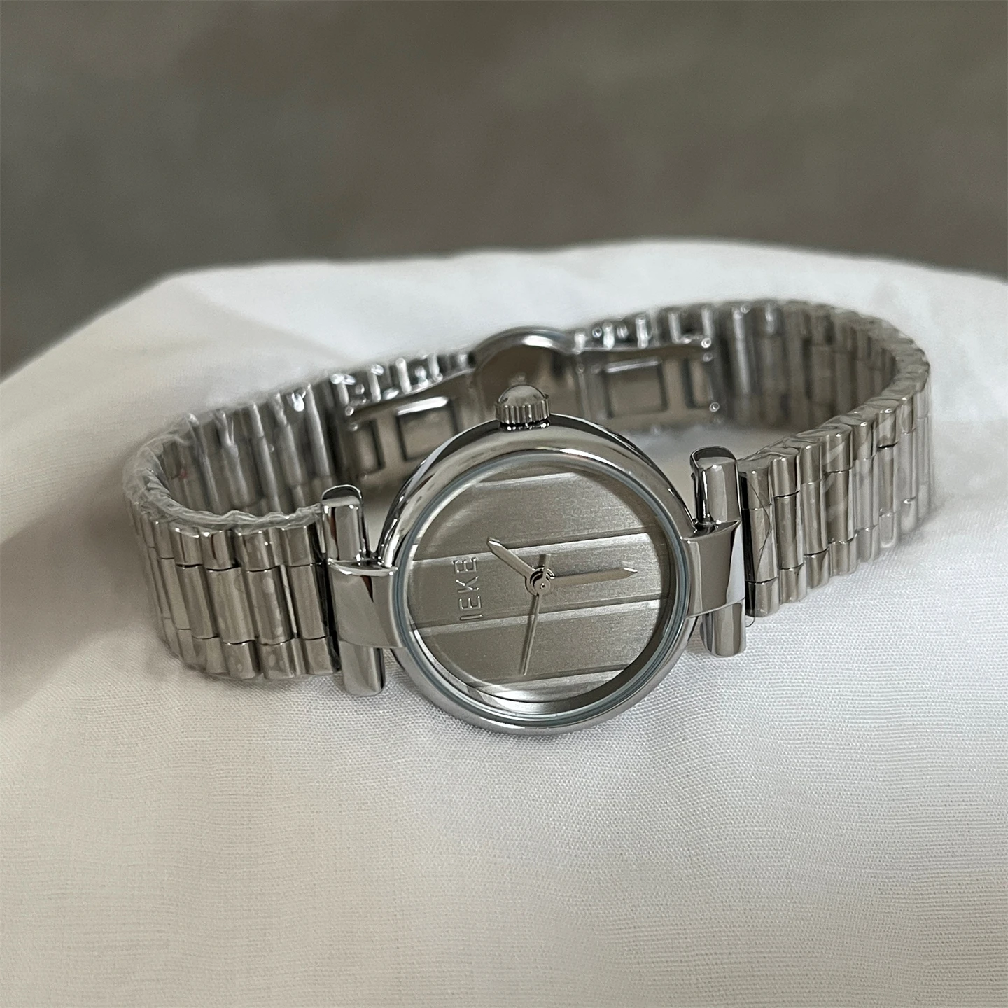 

Elegant women's wristwatchKorean stylelight luxury retro designsimple and elegantmetal steel straphighquality luxury wristwatchc