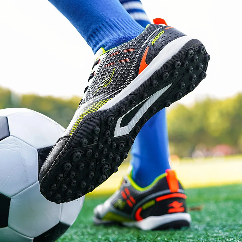 Hohe Qualität Männer Fußball Schuhe Indoor Schnelle Fußball Schuhe Professionelle Non-Slip Low Cut Fußball Schuhe Sneaker Spiel Ultraleicht