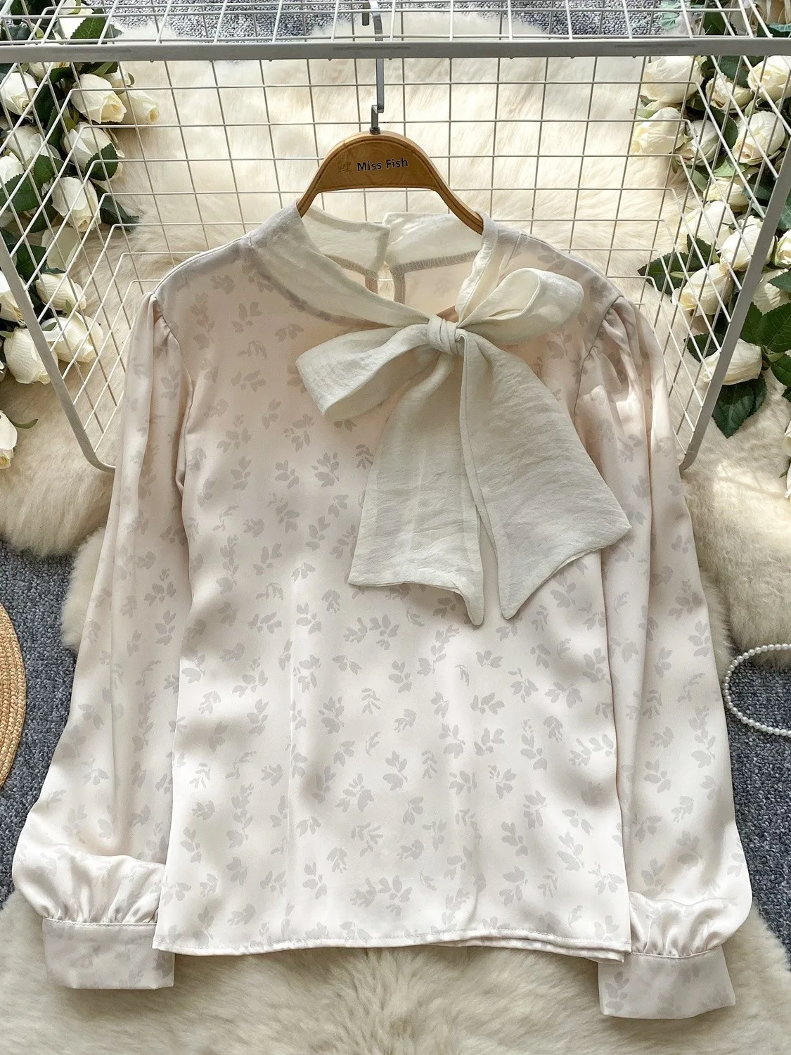 Ele Silk Satin Irt mit Fliege Long Sve Blumenstickerei Damen Faionable Base Layer Top für den Herbst-Pendeln