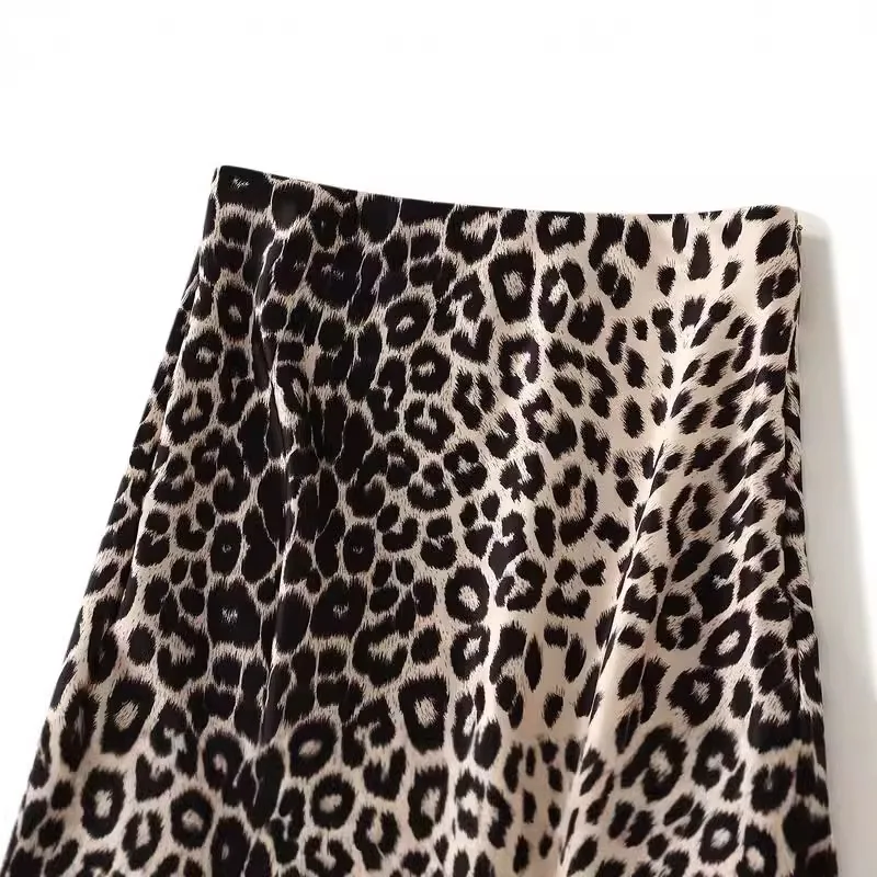 Half length skirt for women in autumn, high waisted and slimming mid length, arm hugging skirt, leopard print long skirt, A-line