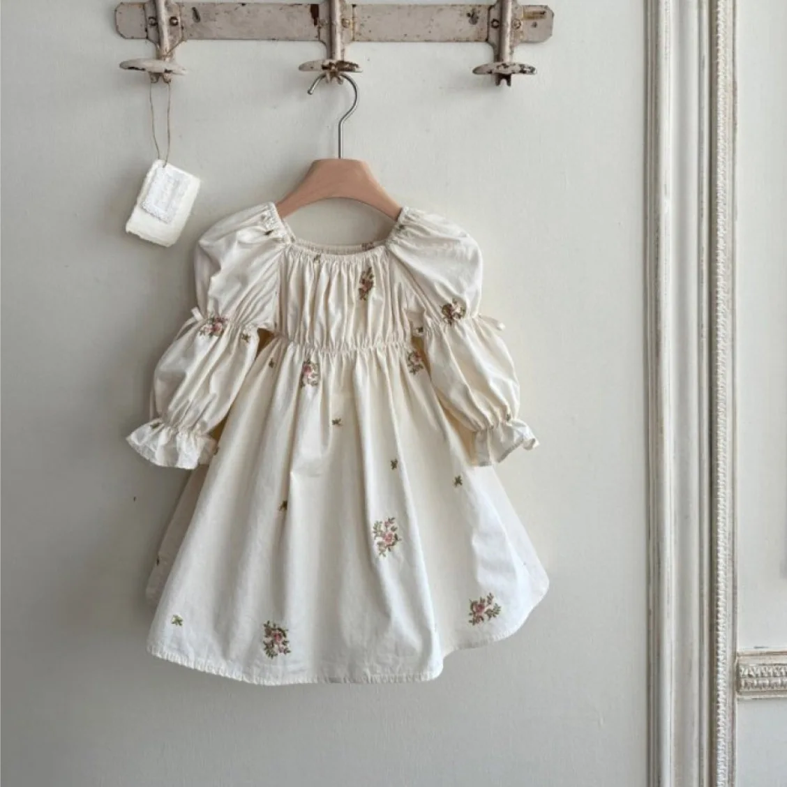 Baby Clothing 2024 Girls Autumn Dress Cotton Flower Embroidery Lantern Sleeve Princess Puffed Sleeve Sweet Casual Dress