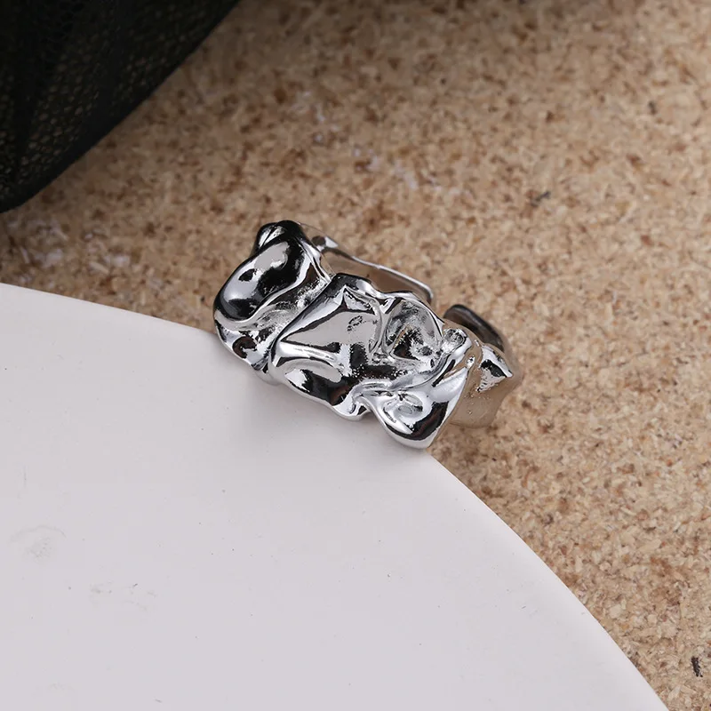 2024 Cute Women Rings Korean Fashion Gothic Accessories Pleated Hip Hop Irregular Tin Foil Sense Gold Jewelry Engagement Ring