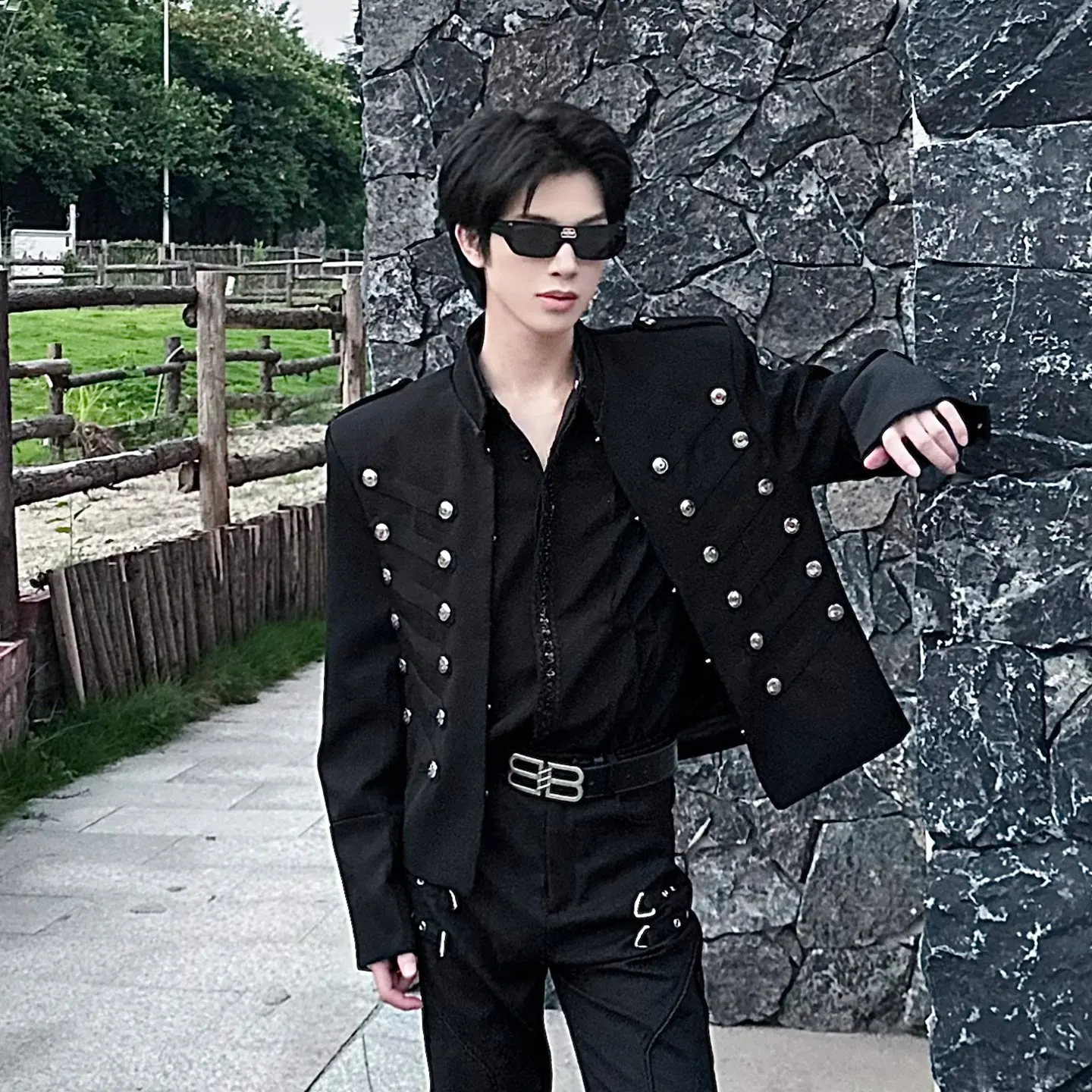 Men's Black Military Court Jacket with Stand Collar and Multiple Buttons for Regency Events and Theatrical Fashion