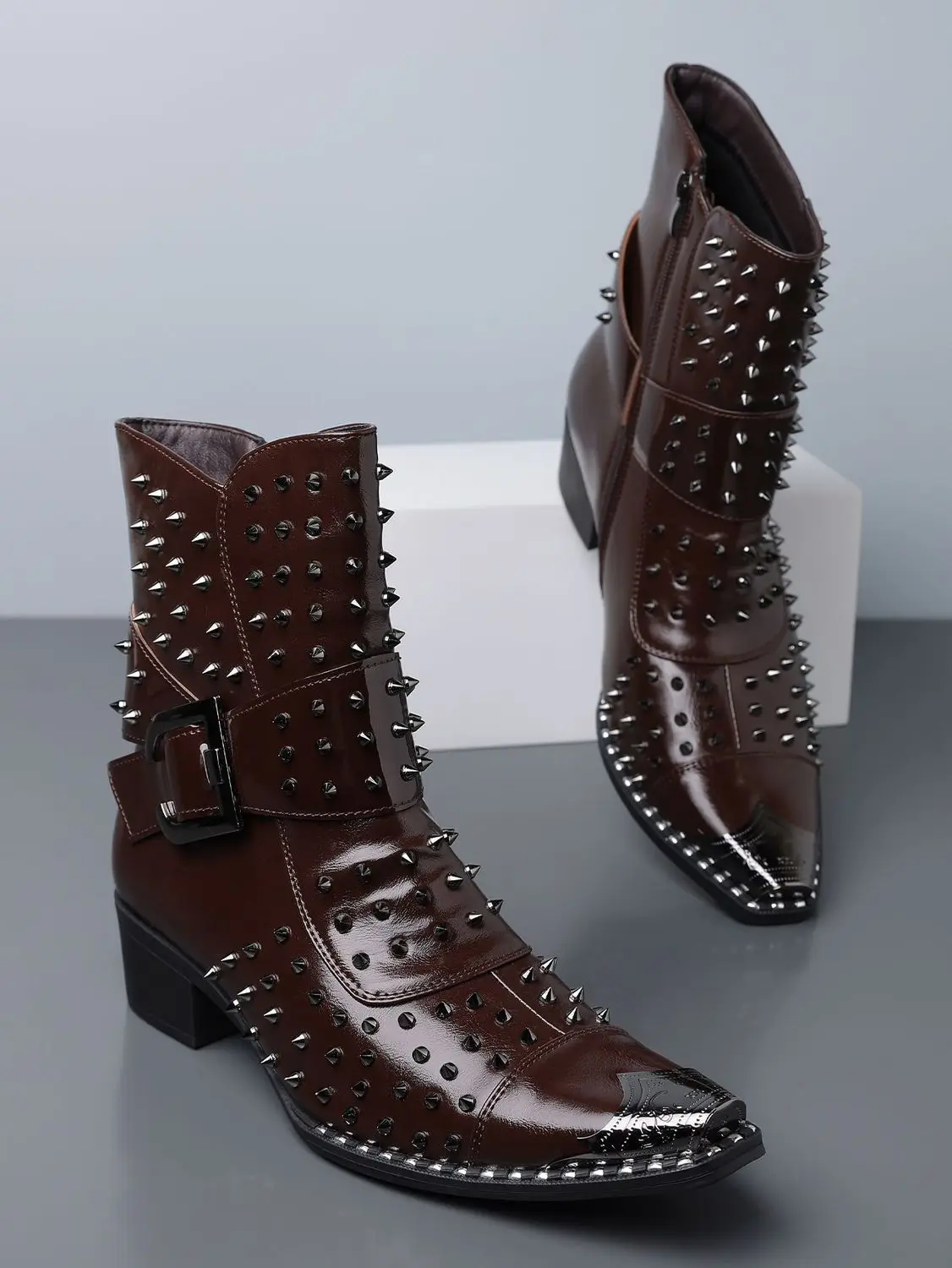 

2026 New Men's Rivet British Style Leather Boots Fashiona Pointed Glossy Buckle Personalized Luxury Shoes for Man Hip-hop Street