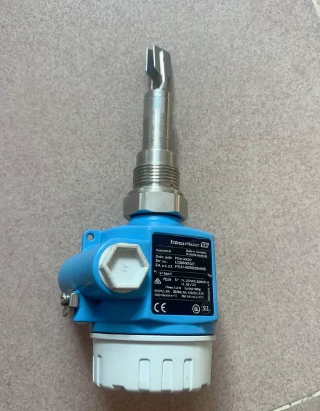 Interrupteur de niveau à fourche vibrante modèle FTL51-30WJ0/0 avec sonde métallique, prend en charge une alimentation de 19 à 253 VAC / 19 à 55 VDC