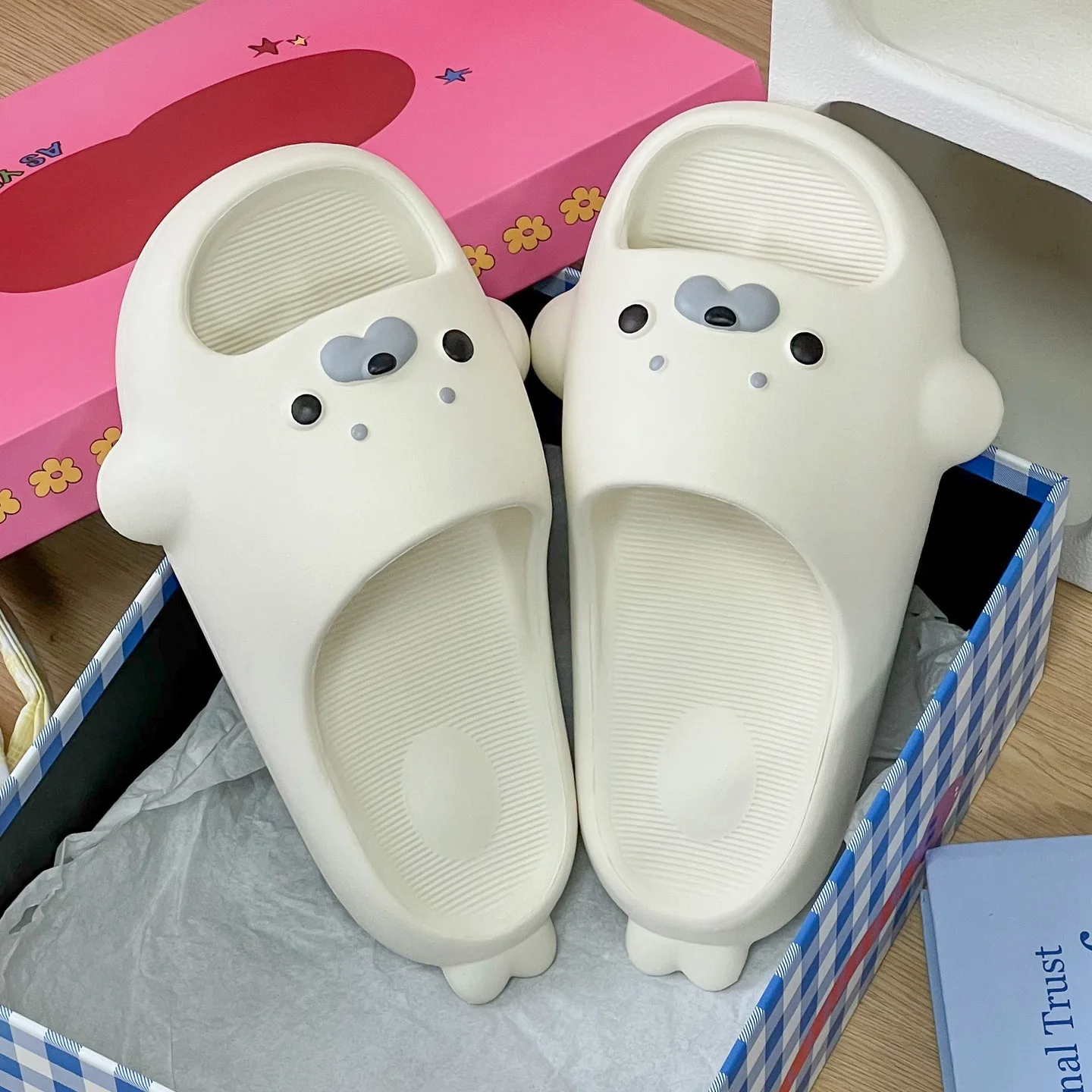 Cloud Seal Slipper Damen Bären-Sandalen Süße Sommer-Flip-Flops Strand-Slides Haus-Freizeitschuhe Kawaii Flache EVA-Schuhe für Frauen und Männer