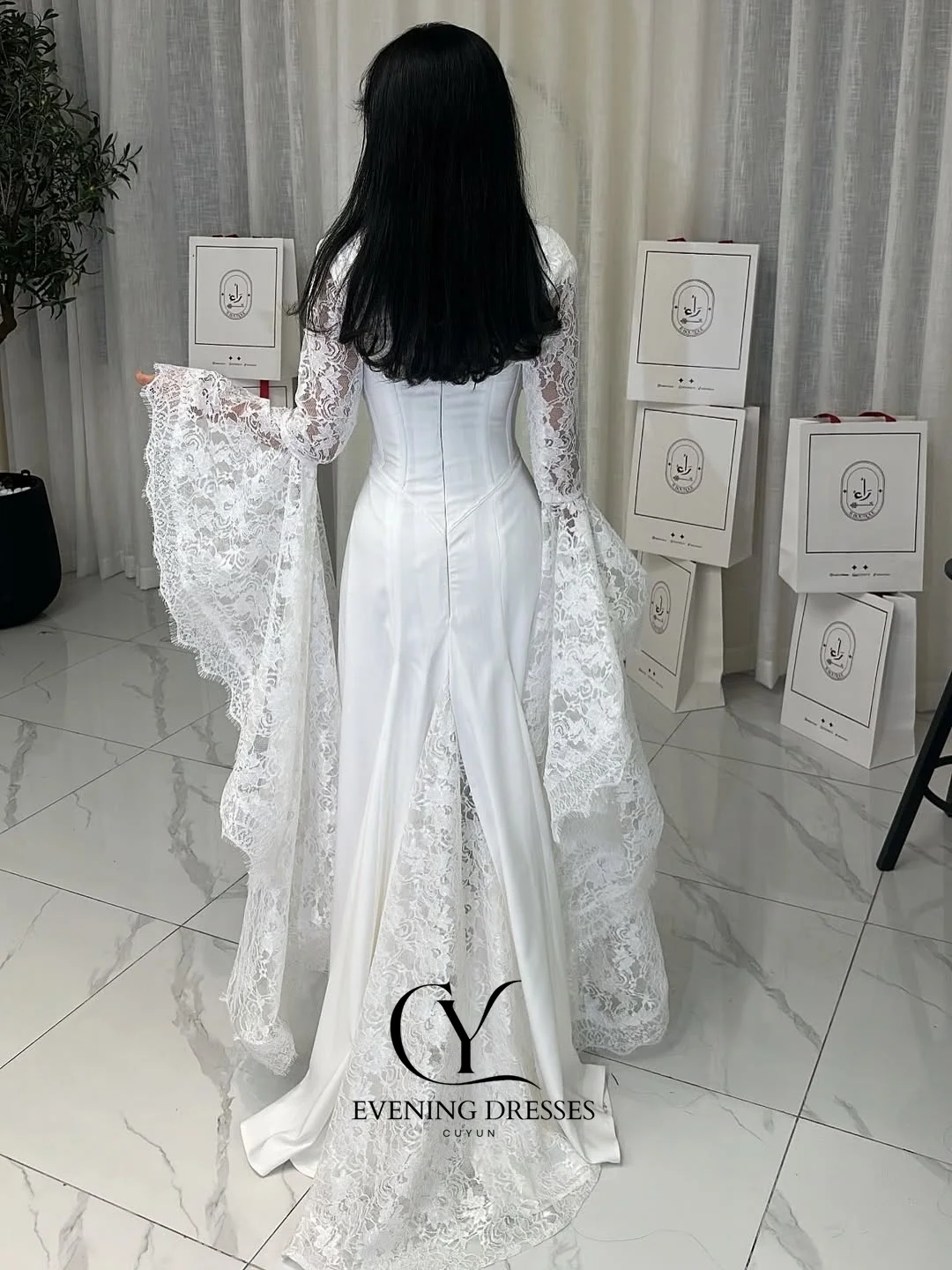 CUYUN 白人女性用イブニングガウン レースフレアスリーブ 高級サウジアラビア風ウェディングドレス カスタムメイド ドバイ ロングウェディングパーティガウン 2026
