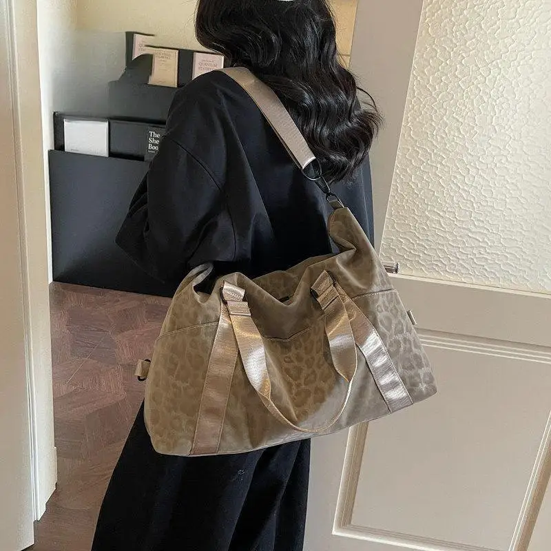 Large Capacity Portable Short-distance Travel Bag Women's Fashion Lightweight Going Out Luggage Bag Business Storage Fitness Bag view 2