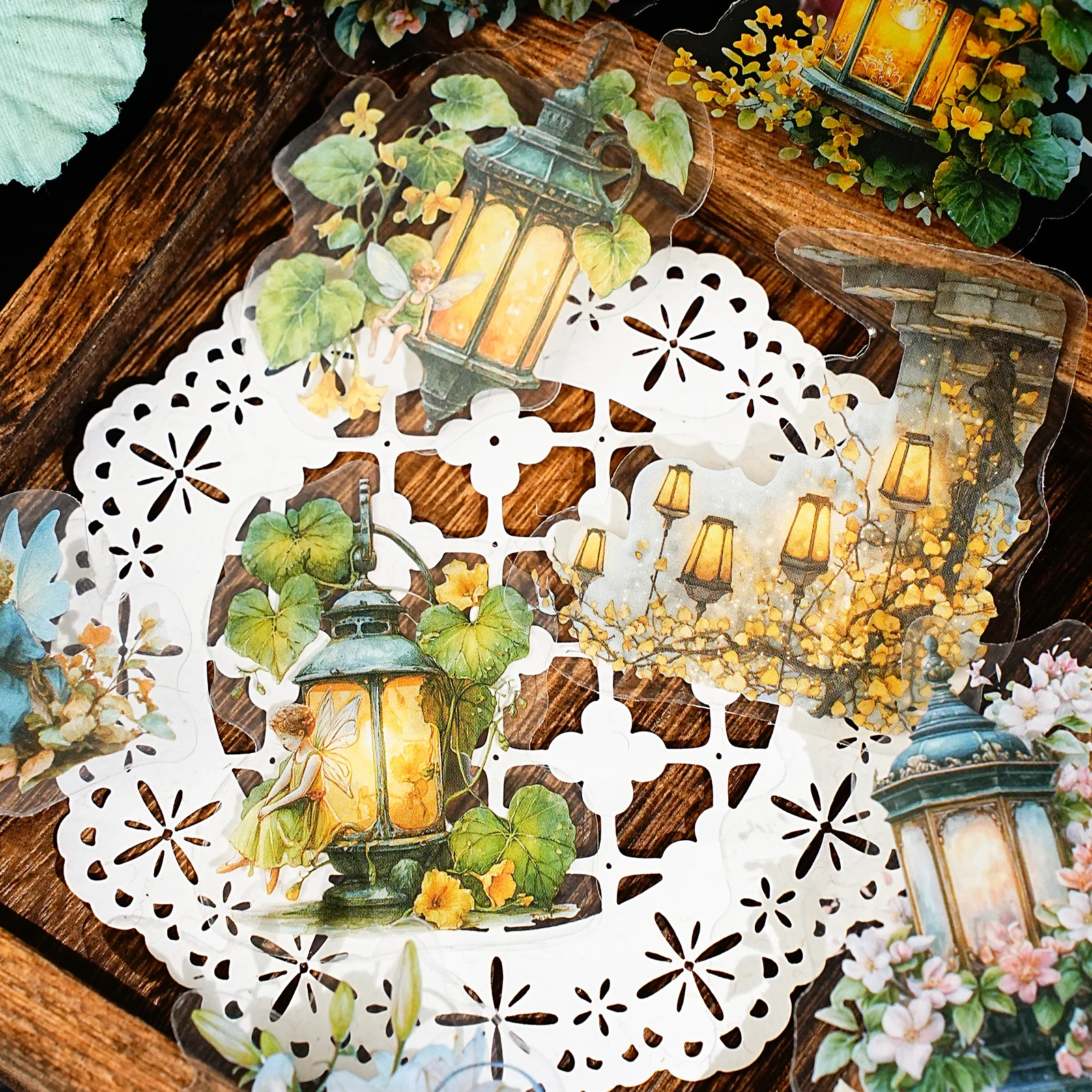 

Etori Life 30Pcs Classic Retro Floral Light Pattern Stickers for Packaging Decoration, Handmade Scrapbooking, Gift Box Packaging, Home Decoration, Party Stickers, Student Stationery, Small Gifts