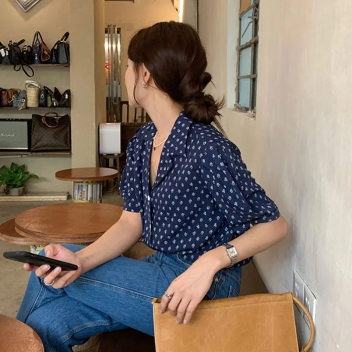 

Ele Floral ort Sve Women's irt Design Sensation Summer 2025 New Hong Kong Sle Retro Chic Faionable Top