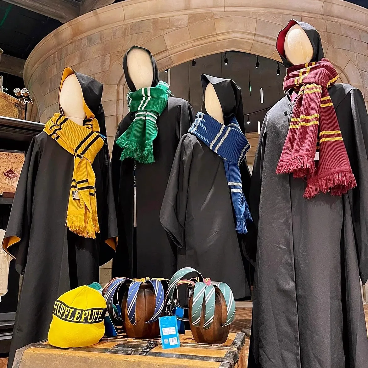 MINISO Harry Potter Studio Scarves for Gryffindor Men and Women Wearing Scarves for Christmas Gifts Kawaii Anime