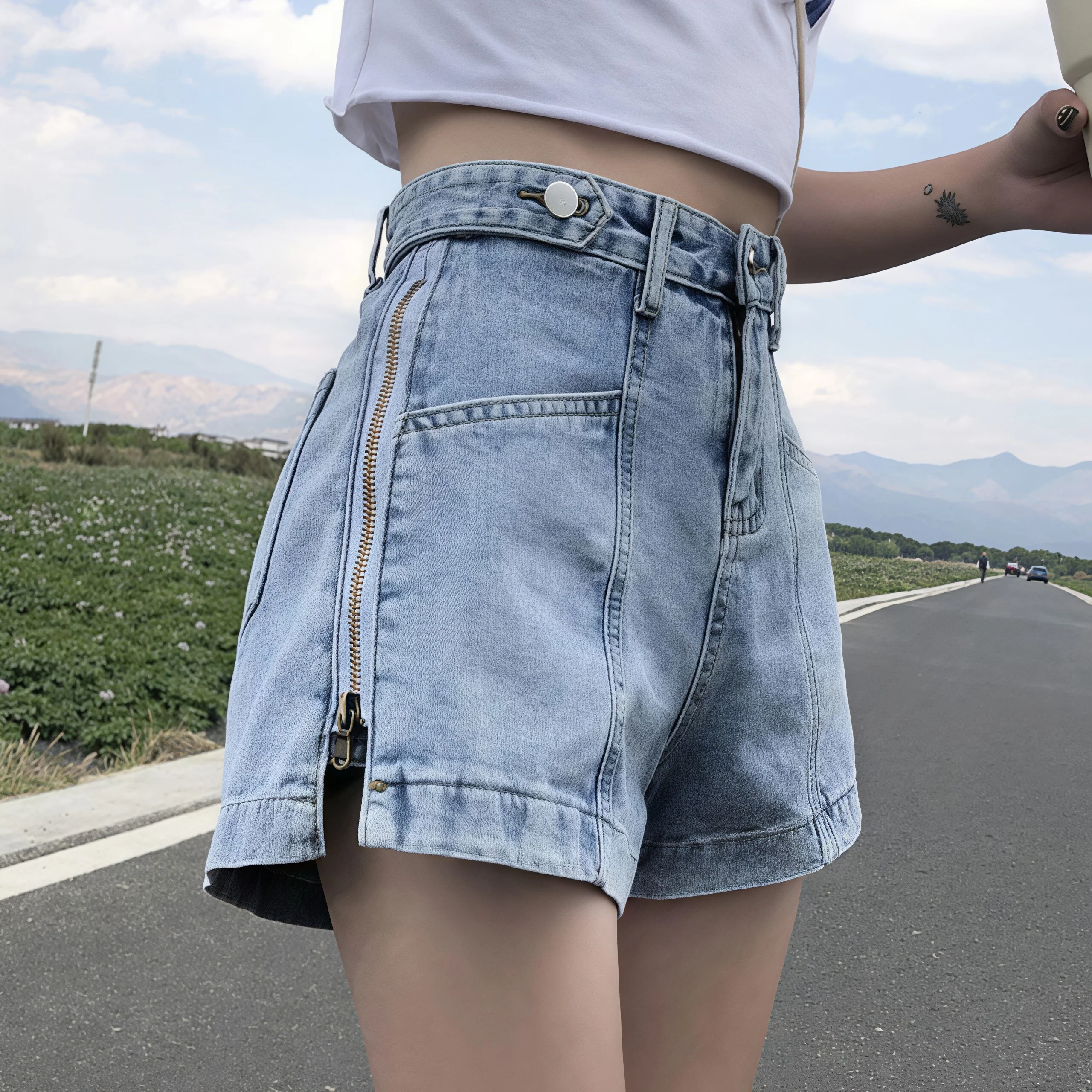 Damen High-Waist Denim-Shorts Sommer Seitenreißverschluss Split-Buchstabendruck A-Linien-Shorts Lose Lässige Anti-Scheuer-Hot-Pants Streetwear – Detail 3